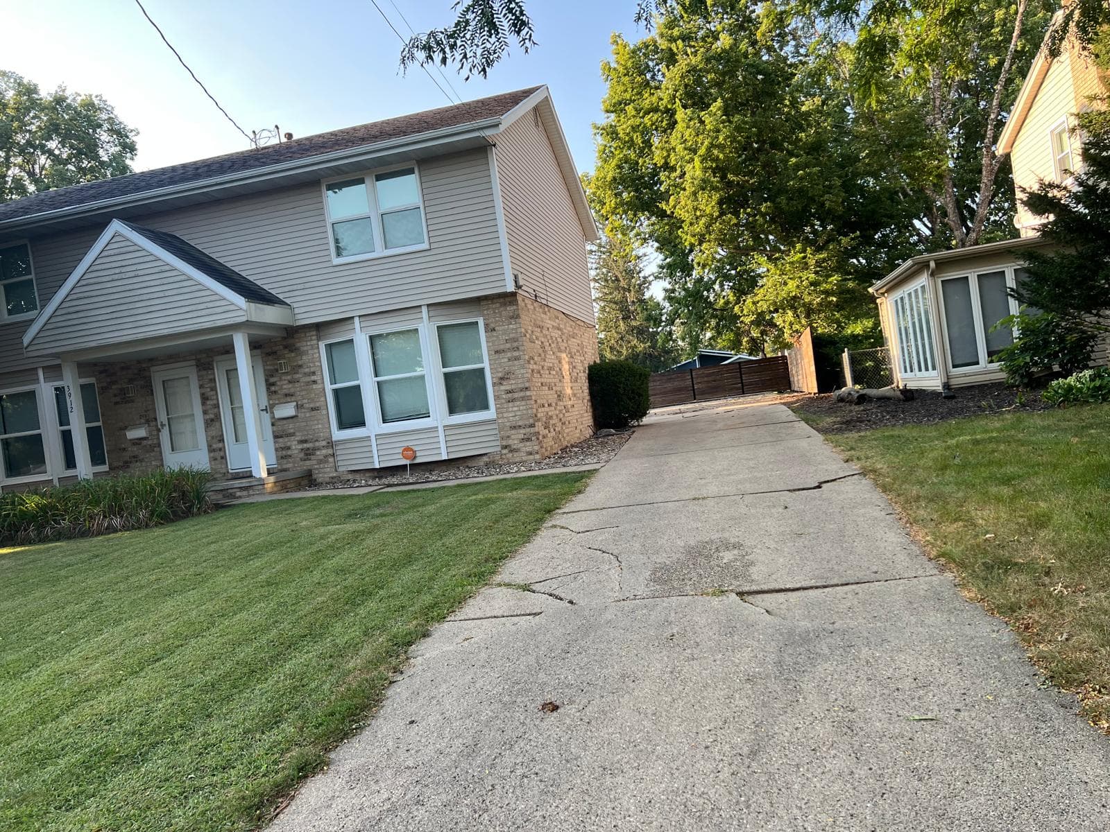 Regios Concrete Hero Showcase